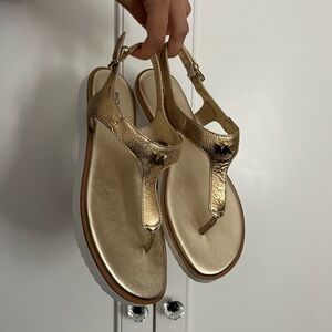 MICHEAL Micheal Kors Gold Beach Sandals